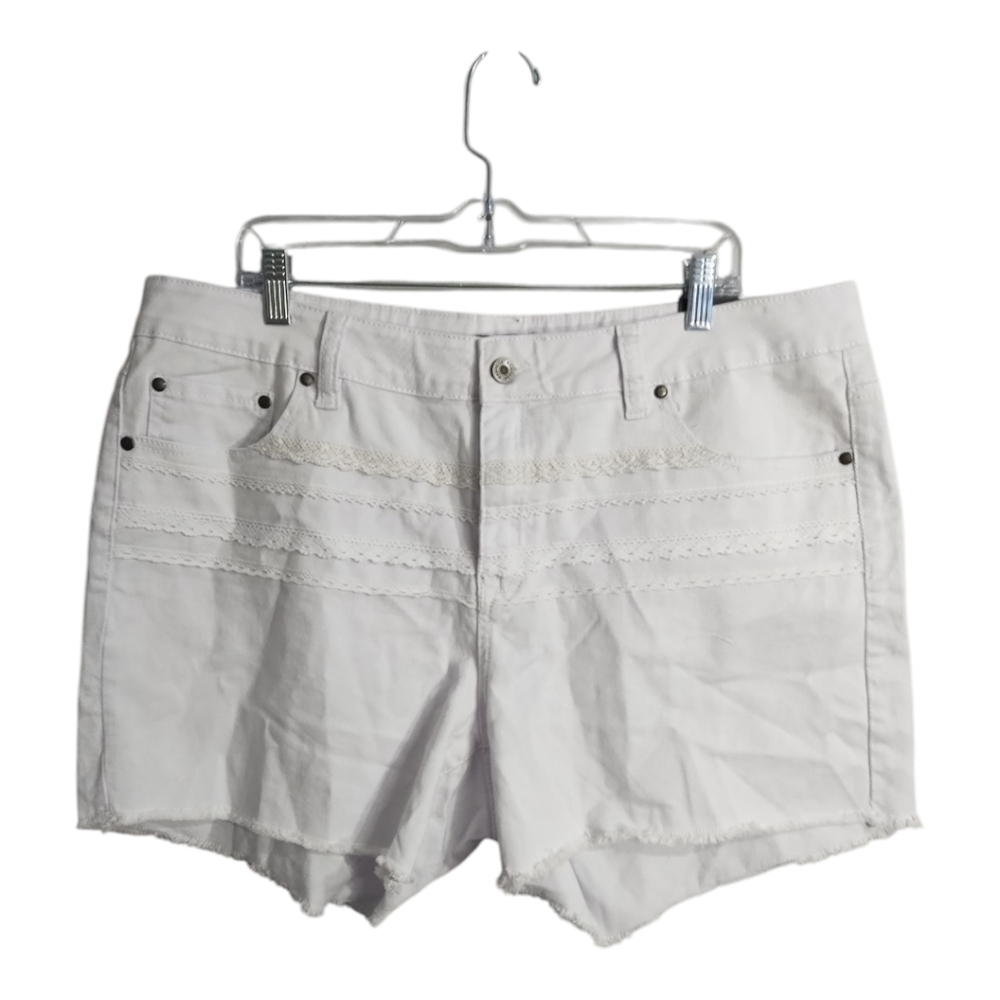 Rampage Plus Size Sophie Midrise Lace Detail Raw Hem Festival Preppy Shorts 22W